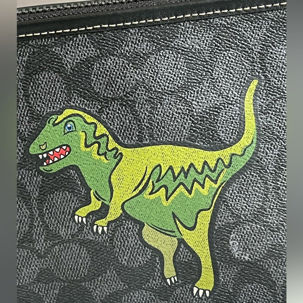 💰SOLD - CF076 - Coach Charter Crossbody 24 Signature Canvas with Rexy - Picture 2 of 13